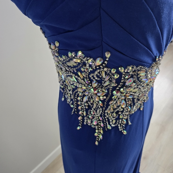 Evening gown size 4- New with tags - Picture 9 of 10